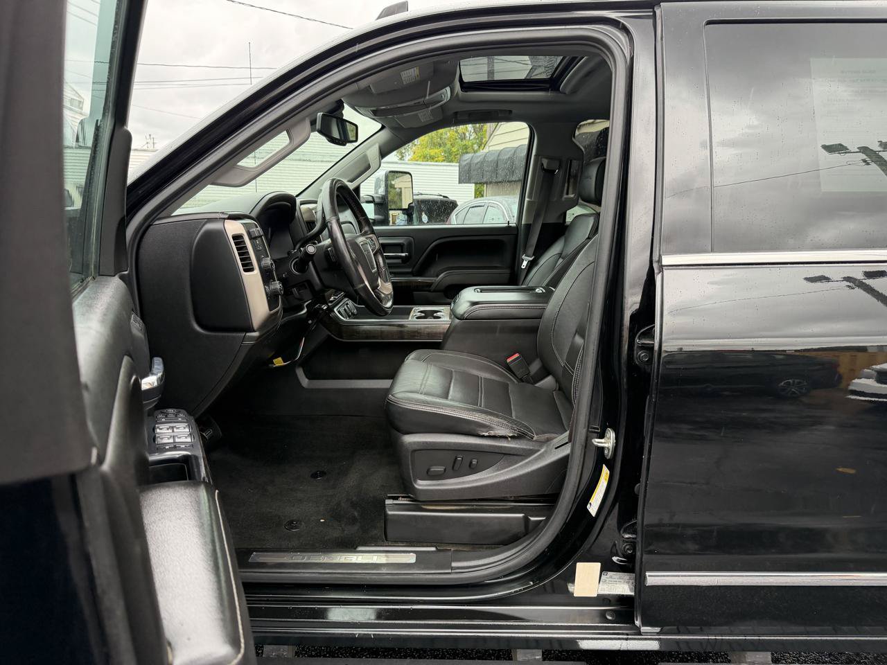 Used 2016 GMC Sierra 3500 Denali w/ Driver Alert Package AWD/4WD image 9