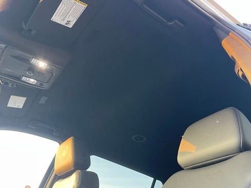 Used 2025 Chevrolet Suburban Z71 image 14