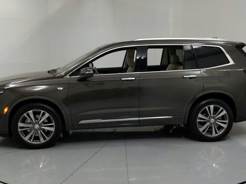 Used 2020 Cadillac XT6 Premium Luxury FWD image 2