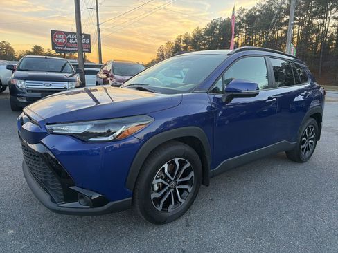 Used 2023 Toyota Corolla Cross SE image 1