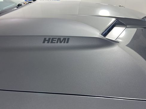 Used 2017 Dodge Challenger R/T image 5