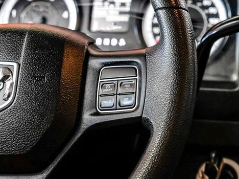 Used 2018 RAM 2500 SLT w/ Cold Weather Group AWD/4WD image 17