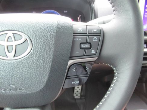 Used 2026 Toyota Camry Hybrid FWD image 23