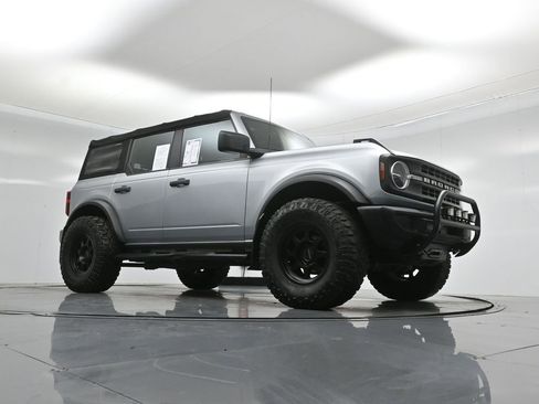 Used 2021 Ford Bronco 4-Door image 2