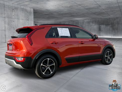 Used 2023 Kia Niro EX image 5