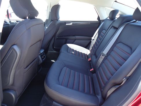 Used 2015 Ford Fusion SE FWD image 25