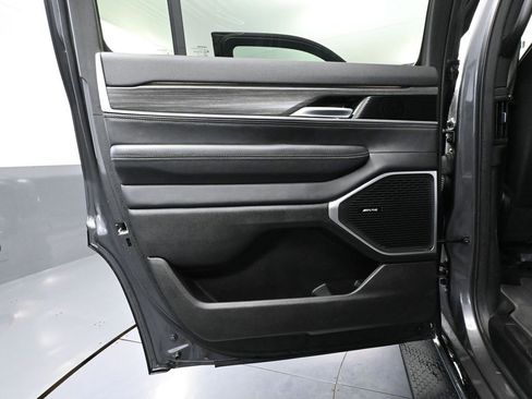 Used 2024 Jeep Wagoneer Series II w/ Flexible Seating Group AWD/4WD image 37