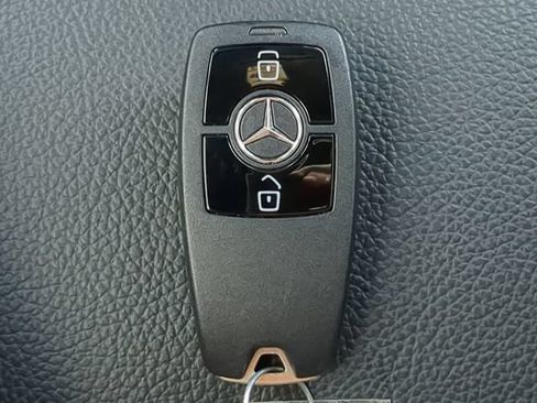 Used 2024 Mercedes-Benz Sprinter 2500 image 33