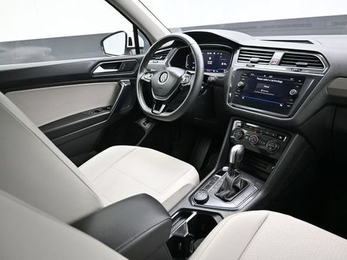 Used 2021 Volkswagen Tiguan SEL AWD/4WD image 19
