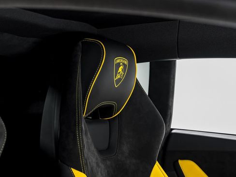 Used 2023 Lamborghini Huracan Tecnica RWD image 34