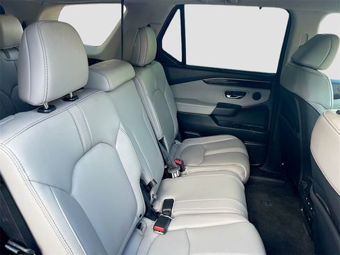 Used 2025 Honda Pilot EX-L image 28