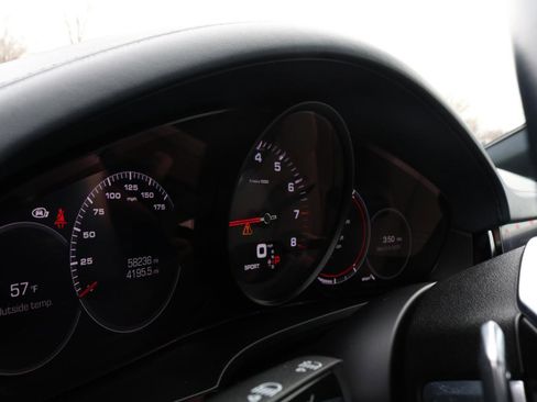 Used 2019 Porsche Cayenne image 32