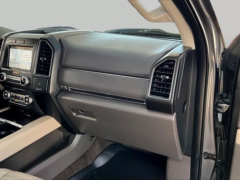 Used 2018 Ford Expedition Limited AWD/4WD image 19