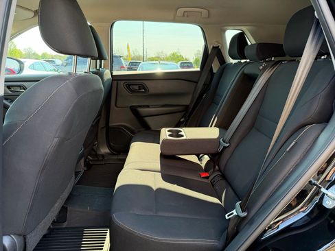 Used 2024 Nissan Rogue S image 17