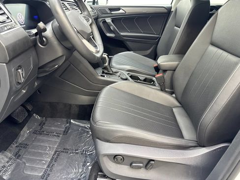 Used 2023 Volkswagen Tiguan SE AWD/4WD image 27
