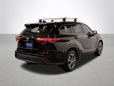 Used 2020 Toyota Highlander XLE image 10