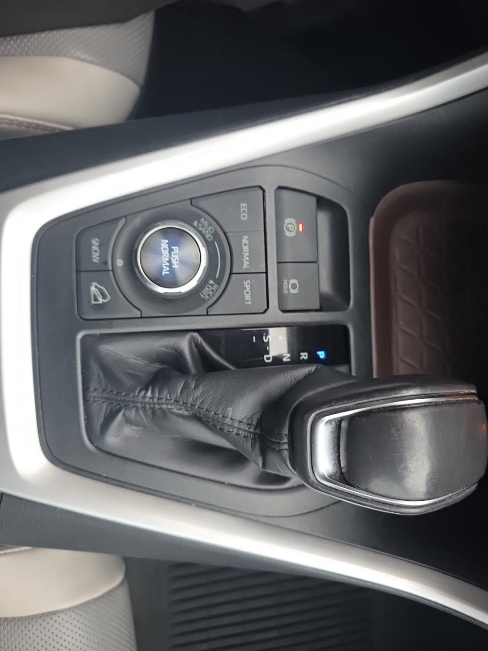 Used 2019 Toyota RAV4 Limited w/ Cold Weather Package AWD/4WD image 31