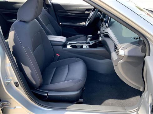 Used 2024 Nissan Altima 2.5 SV image 8