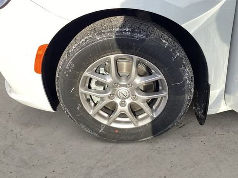 New 2026 Chrysler Pacifica Select image 15