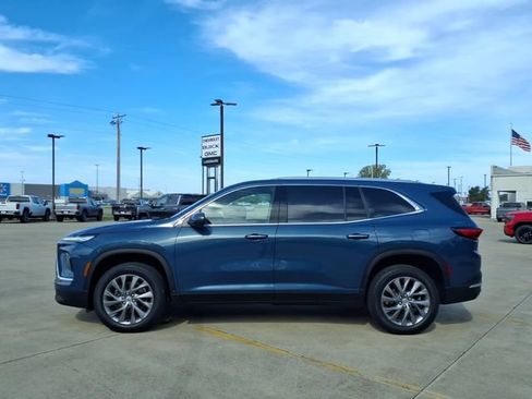 Used 2026 Buick Enclave Preferred FWD image 2