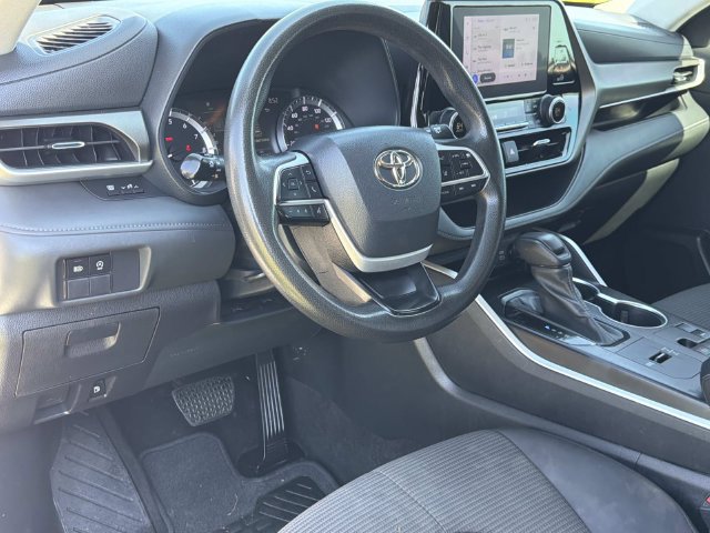 Used 2023 Toyota Highlander L FWD image 17