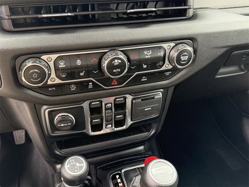 Used 2024 Jeep Gladiator Sport image 27