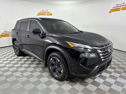 Used 2025 Nissan Rogue SV w/ SV Premium Package image 8