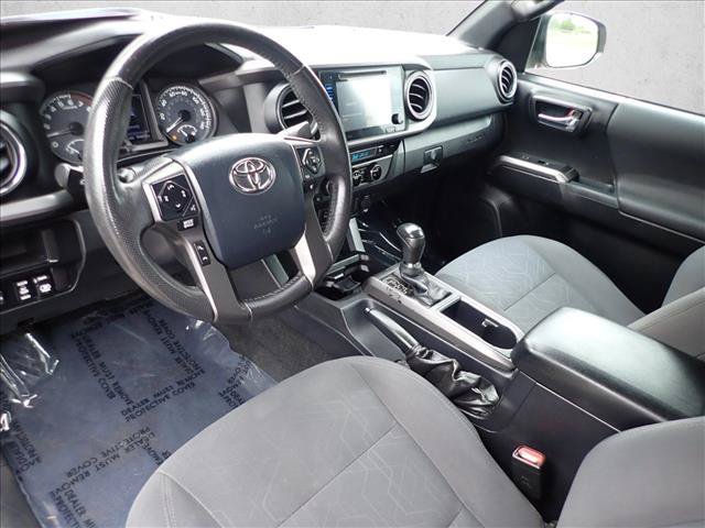 Used 2017 Toyota Tacoma TRD Off-Road w/ Premium & Technology Package AWD/4WD image 9