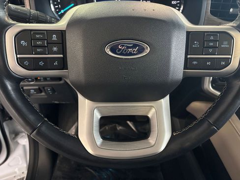 Used 2024 Ford Expedition Limited image 32