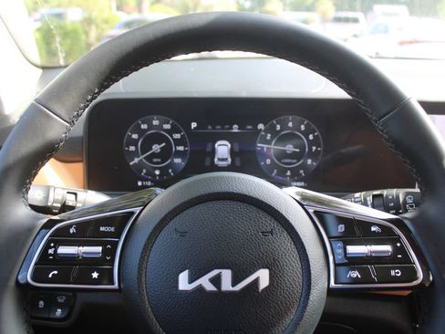 Certified 2025 Kia Seltos EX w/ EX Sunroof Package AWD/4WD image 26