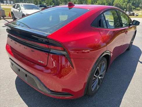 Used 2024 Toyota Prius XLE FWD image 5