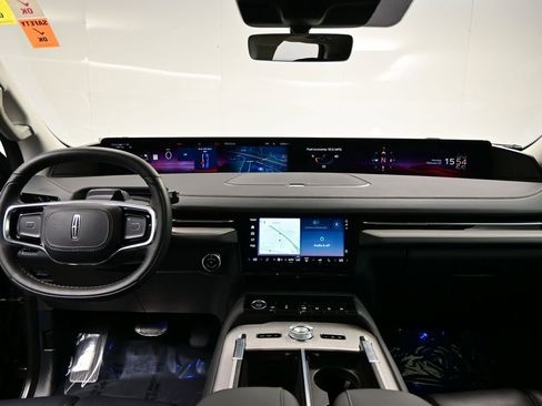 Used 2025 Lincoln Navigator Reserve image 22