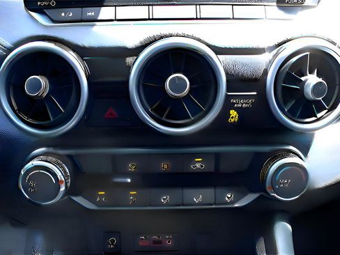 Used 2025 Nissan Sentra SV image 13