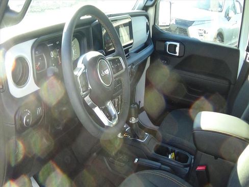 Certified 2024 Jeep Wrangler Sahara image 15