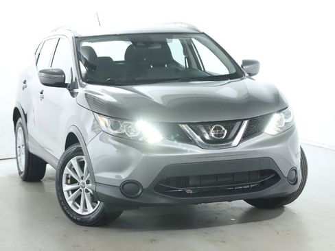 Used 2019 Nissan Rogue Sport SV image 2