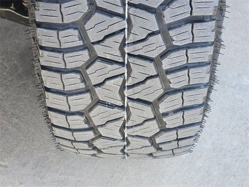 Used 2017 Chevrolet Colorado LT w/ Luxury Package, Chrome image 12