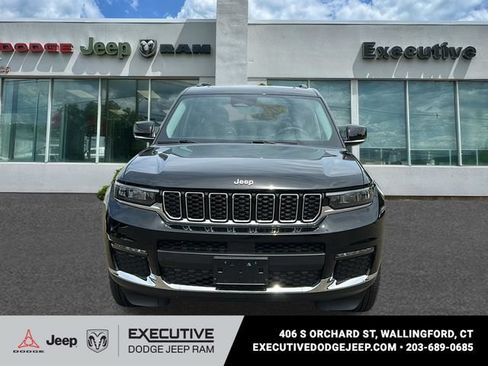 Used 2023 Jeep Grand Cherokee L Limited AWD/4WD image 3