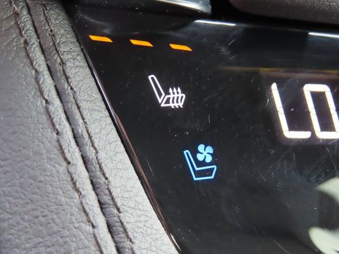 Used 2024 Cadillac XT5 Sportv w/ Technology Package AWD/4WD image 7
