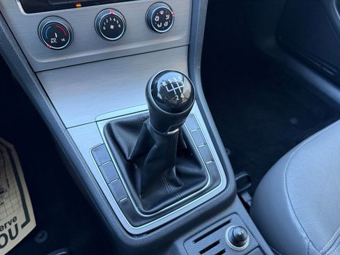 Used 2016 Volkswagen Golf S FWD image 17
