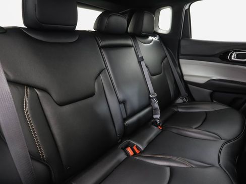 Used 2024 Jeep Compass Limited image 28