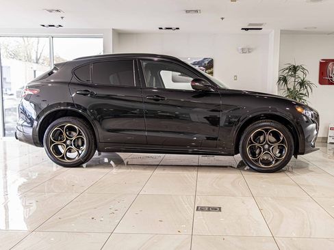 New 2025 Alfa Romeo Stelvio Sprint image 9