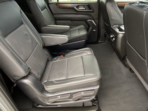 Used 2025 GMC Yukon XL Denali AWD/4WD image 12