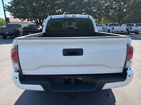 Used 2023 Toyota Tacoma TRD Off-Road w/ Technology Package AWD/4WD image 4