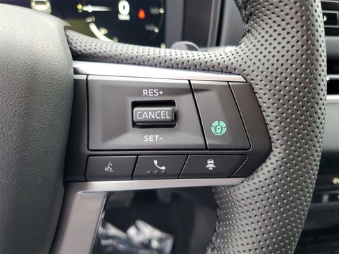 New 2025 Mitsubishi Outlander SE image 13