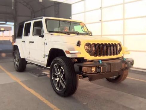 Used 2024 Jeep Wrangler Unlimited w/ Convenience Group AWD/4WD image 5