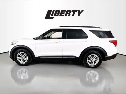 Used 2022 Ford Explorer XLT w/ Equipment Group 202A image 4