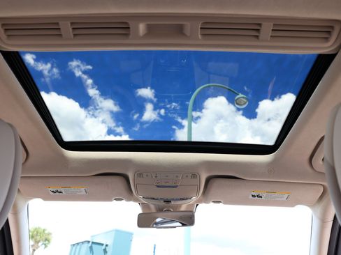 Used 2017 Mercedes-Benz E 300 4MATIC image 27