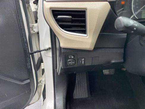 Used 2014 Toyota Corolla LE image 29