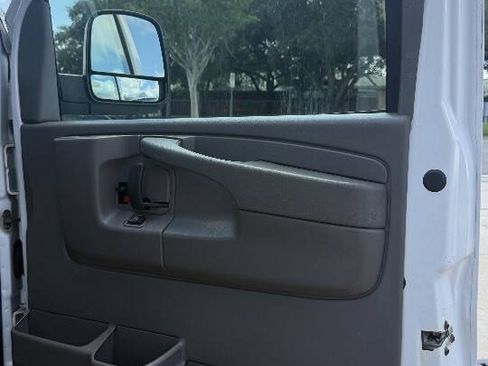Used 2015 Chevrolet Express 2500 RWD image 58