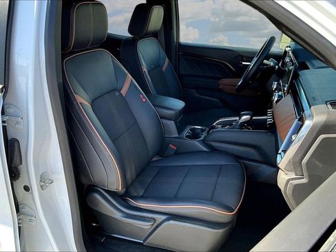 Used 2023 GMC Canyon AT4 w/ Canyon Safety Plus Package image 32